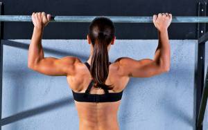 4 Core Exercises for Pull-Up Strength for Women
Follow these exercises to strengthen your abdominal muscles and get your first pull-up in no time.

